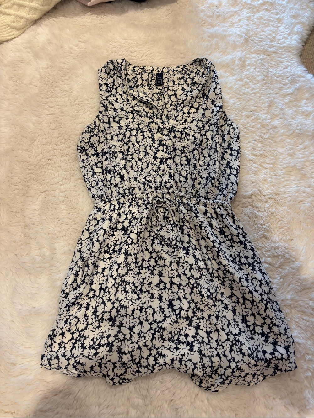Sleeveless Black and White Floral Tie-Waist Dress